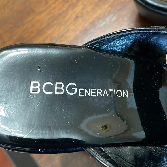 BCBG black patent wedge - Sz 6 - Picture 6 of 8